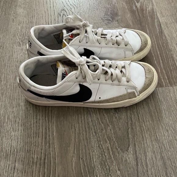 Nike Blazer Low '77 Sneaker - Picture 4 of 9